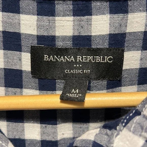 Banana Republic woman’s button down shirt - Picture 2 of 3